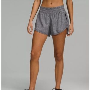 LULULEMON GREY SHORTS || TRACKER LOW RISE LINED || COLOR HEATHER LUX MULTI BLACK
